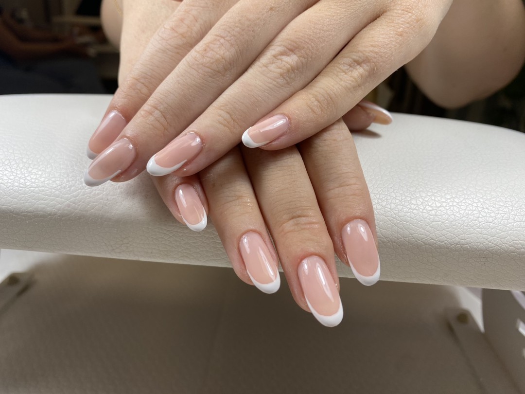 Monstera beauty salon #beograd Ojačavanje noktiju Ojačavanje prirodnih noktiju gelom - L dužina noktiju