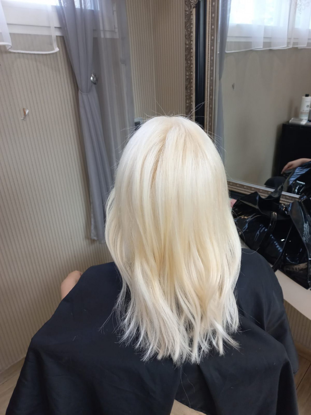 Bibi beauty centar #beograd Farbanje kose Blajhanje izrastka