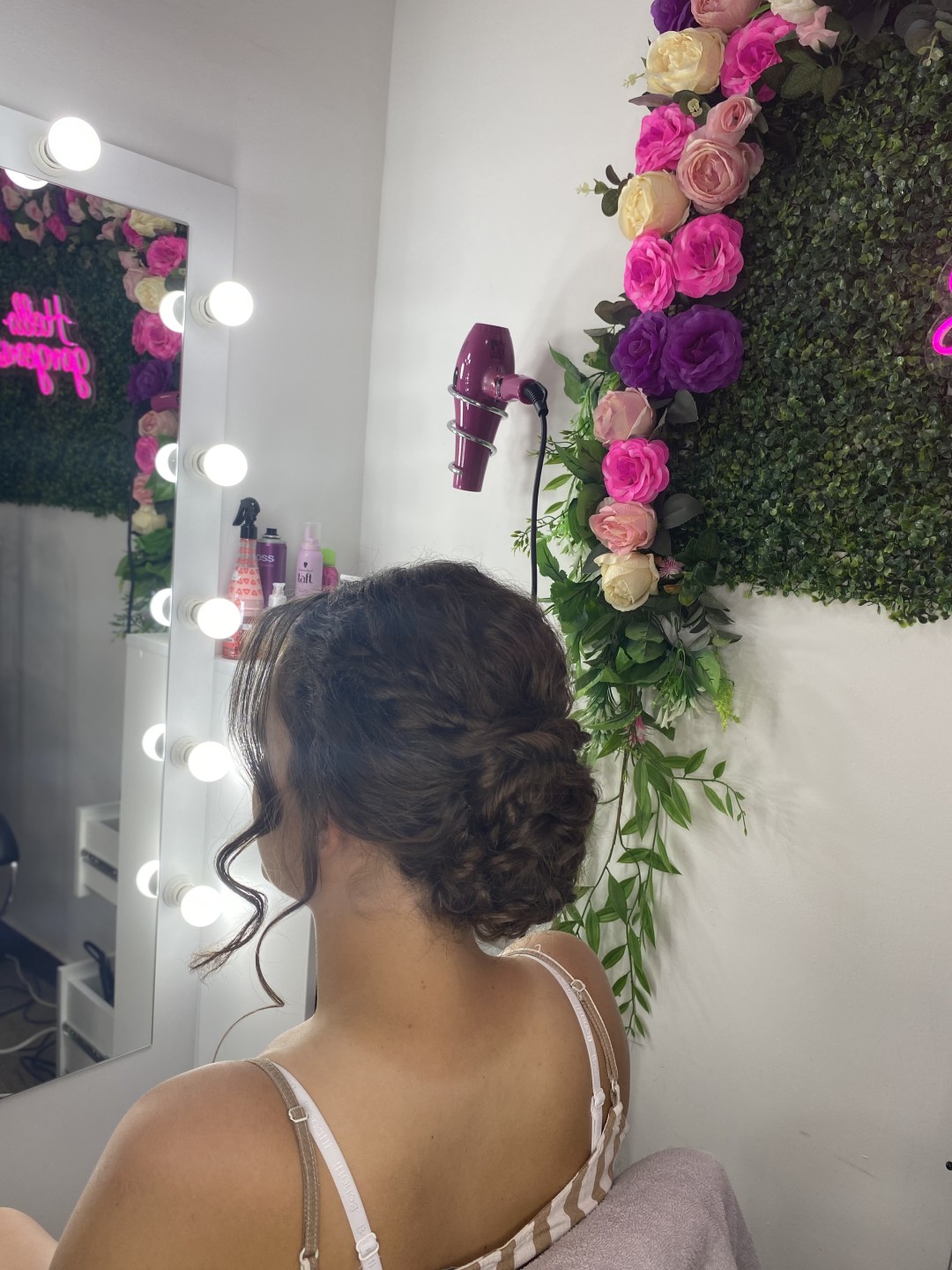 Princess beauty #nis Farbanje kose Svečana frizura - Punđa sa loknama