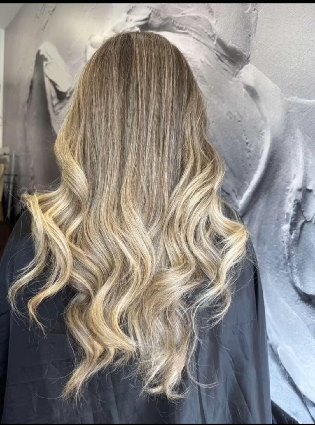 Positive 8 #novisad Feniranje i stilizovanje feniranje na talase extra ,extra duga kosa