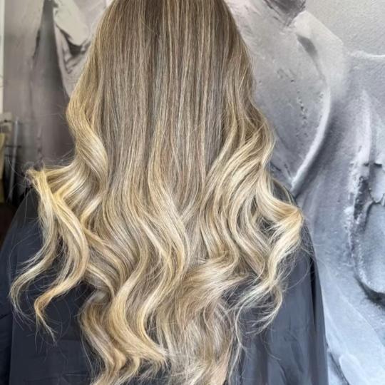 Positive 8 #novisad Feniranje i stilizovanje feniranje na talase extra ,extra duga kosa