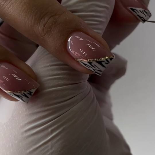 Esthetique Privé #beograd Lakiranje noktiju Nail art /cirkoni po noktu
