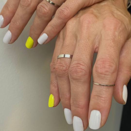 Touch Aesthetic&Medical care #beograd Manikir (Brza usluga) Manikir + bazno prekrivanje - majstor+