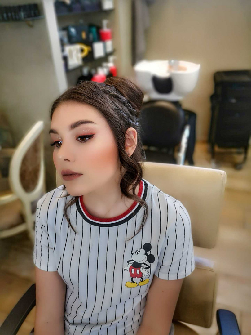 Profesionalno šminkanje + svečana frizura - za maturante - Bibi beauty centar, Beograd Make-up / šminkanje Lice Make-up / šminkanje, Beograd, Banovo brdo