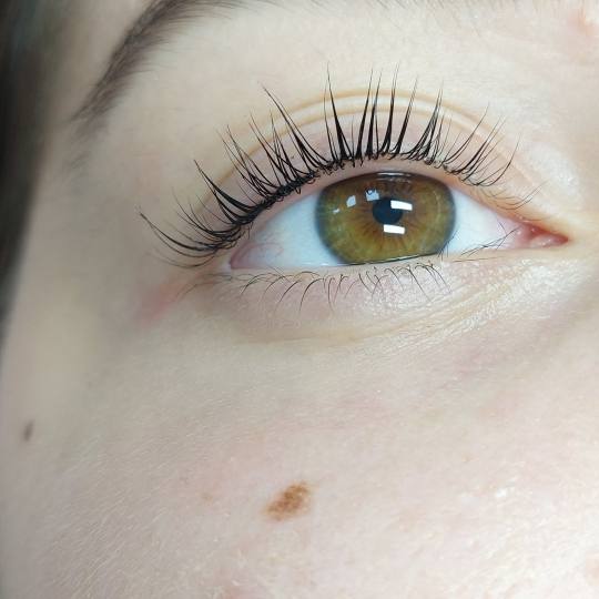 Andromeda Beauty Studio #beograd Nadogradnja trepavica Lash lift Ova metoda predstavlja uvijanje (po