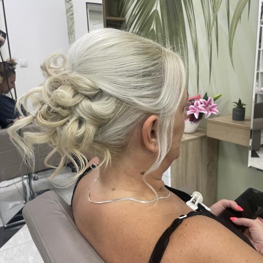 BeautyFull Studio Lepote #novisad Svečane i frizure za svadbu Svečana frizura - duga kosa