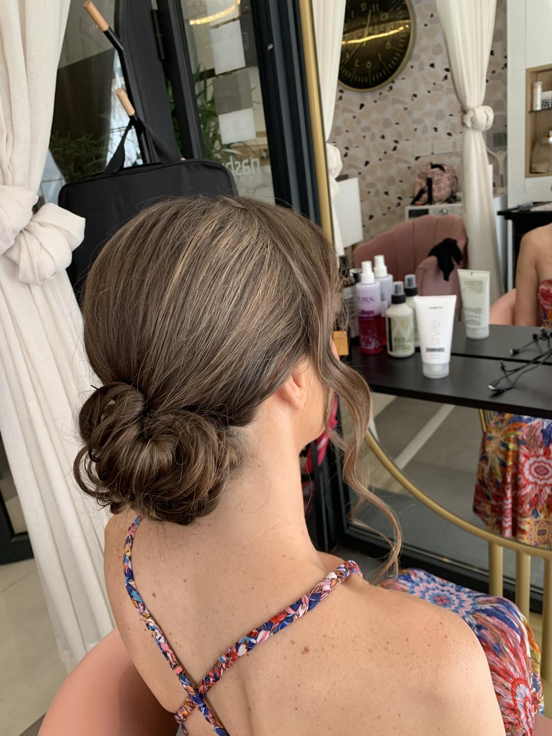 Svečana frizura - duga kosa - Beauty Industry Women1, Beograd Svečane i frizure za svadbu Frizerski saloni Svečane i frizure za svadbu, Beograd, Vračar, Čubura, Crveni krst