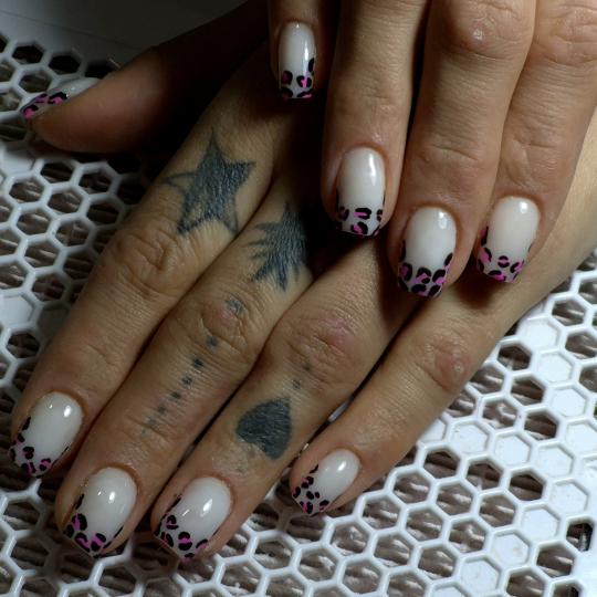 Krispy tattoo & nails #beograd Korekcija noktiju Korekcija noktiju - M dužina Animal print nokti sa