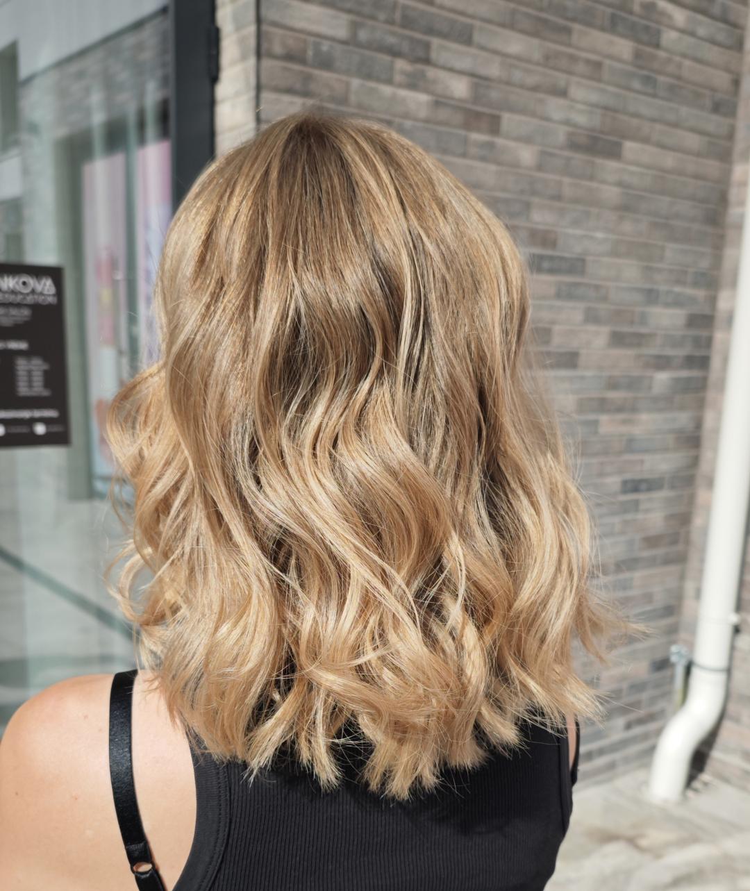 Kotenkova Studio & Education #beograd Pramenovi Blond tehnike cele dužine - kosa srednje dužine