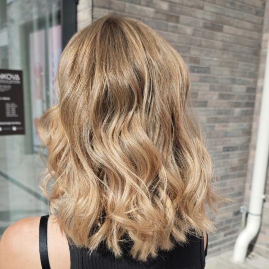 Kotenkova Studio & Education #beograd Pramenovi Blond tehnike cele dužine - kosa srednje dužine