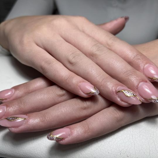 Zaza beauty #cacak Ojačavanje noktiju Korekcija kratki i srednji Nokti