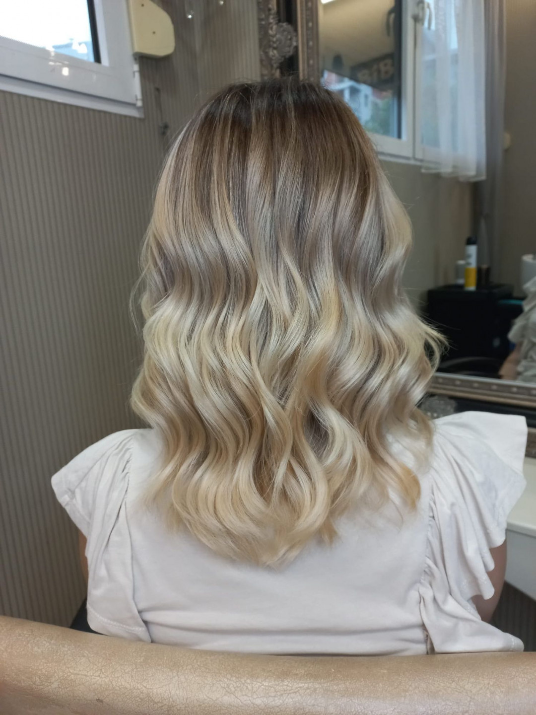 Bibi beauty centar #beograd Pramenovi Pramenovi na foliju u 1 / 2 boje / blanšem + olaplex+ preliv - duga kosa