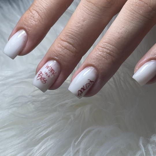 Elle beauty center #novisad Manikir Korekcija noktiju ruke M dužina + gel lak noge + obrada kože s