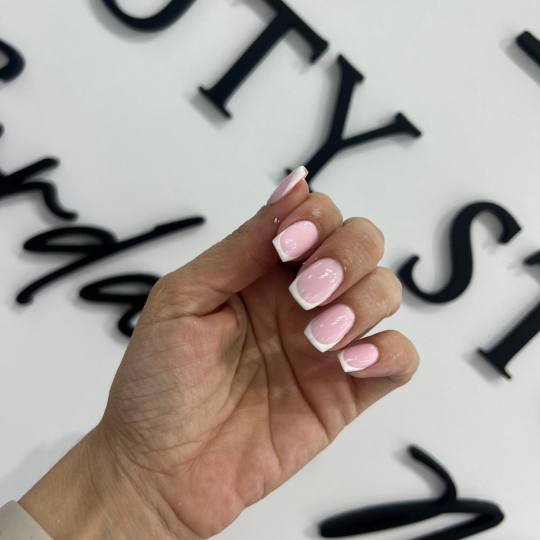GM Beauty studio #beograd Izlivanje noktiju Izlivanje noktiju gelom - M dužina Radili smo izlivanje