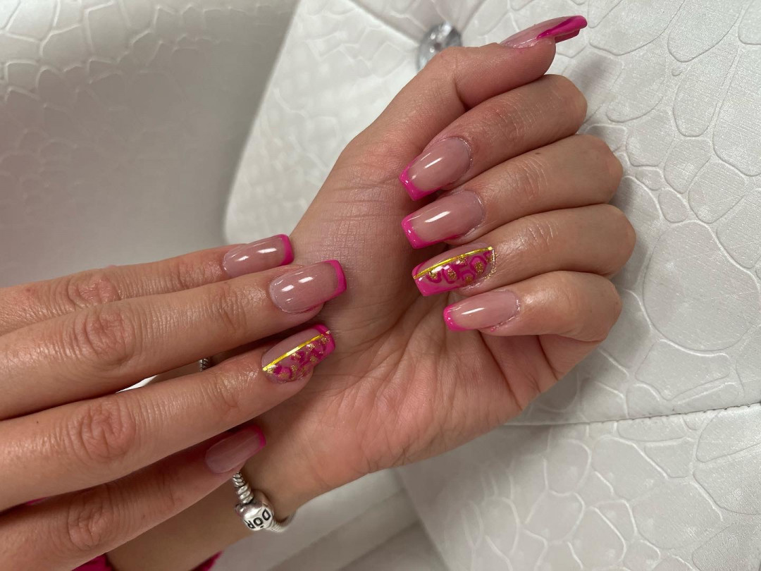 Izlivanje noktiju gelom - dugi nokti - Grkinja Beauty Studio, Kruševac Izlivanje noktiju Nokti Izlivanje noktiju, Kruševac, Centar