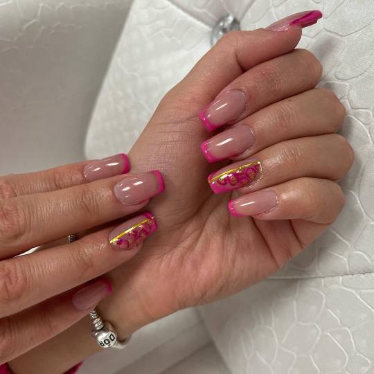 Grkinja Beauty Studio #krusevac Izlivanje noktiju Izlivanje noktiju gelom - dugi nokti