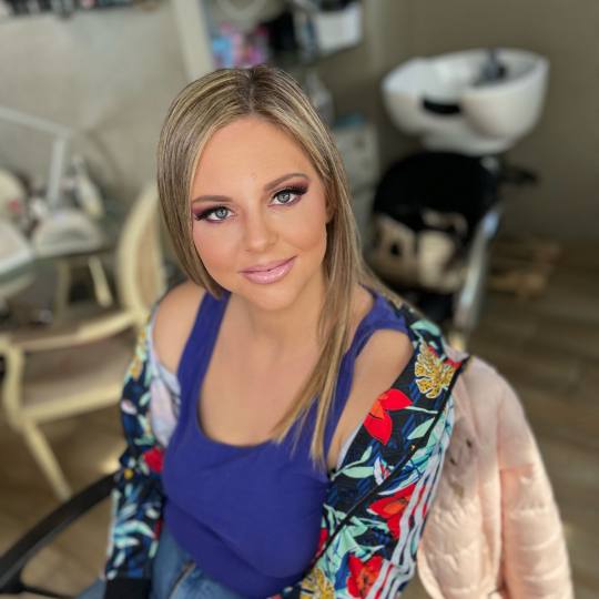 Bibi beauty centar #beograd Make-up / šminkanje Profesionalno šminkanje + feniranje ravno bibi mak