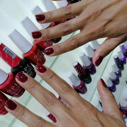 OPI - ALOXXI Vračar #beograd Manikir Dijana OPI manikir + gel lak NAPOMENA: Skidanje gel laka je uk