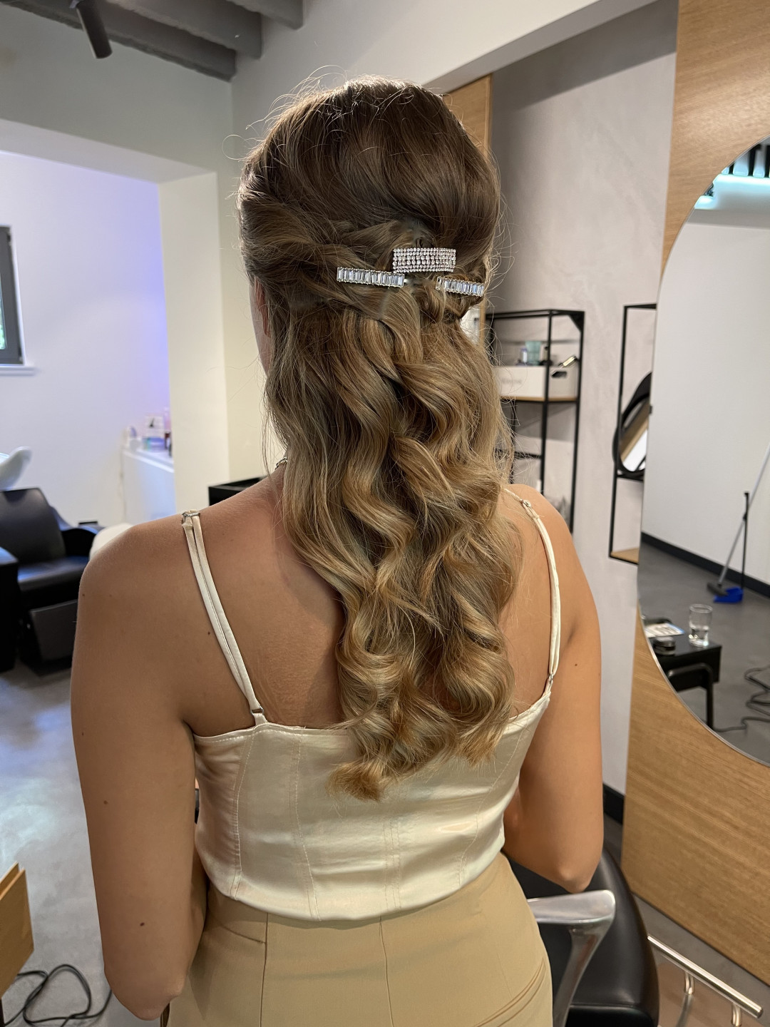 CityLooks #beograd Svečane i frizure za svadbu Svečana frizura - Hair Up jednostavna