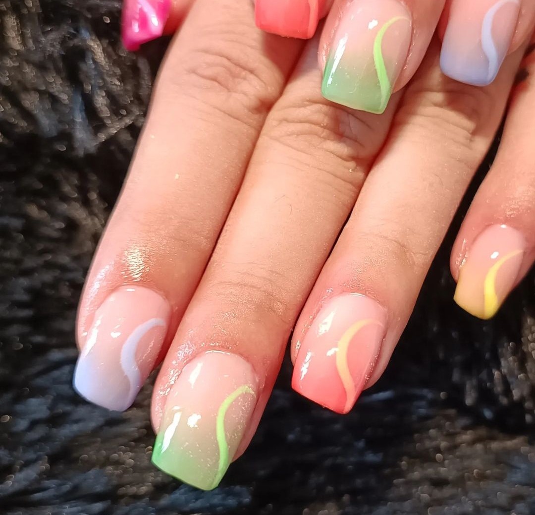 Korekcija izlivanja noktiju gelom - tuđi rad - Nail Studio MPN, Beograd Izlivanje noktiju Nokti Izlivanje noktiju, Beograd, Zemun Centar