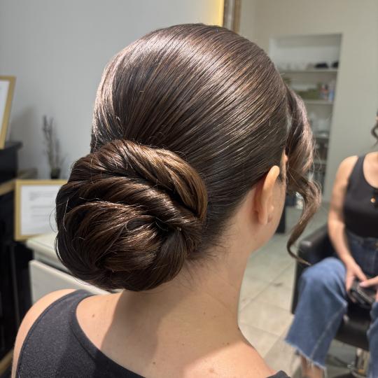 Atelier Kat #beograd Svečane i frizure za svadbu Svečana frizura - jednostavna Frizerski saloni i 