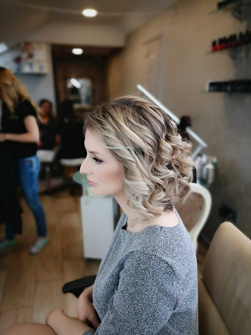 Bibi beauty centar #beograd Make-up / šminkanje Profesionalno šminkanje + svečana frizura - za maturante