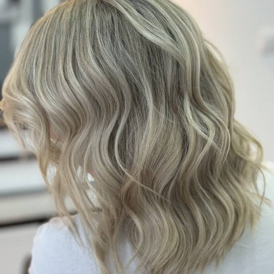 Hair studio mii #beograd Pramenovi Airtouch - kosa srednje dužine