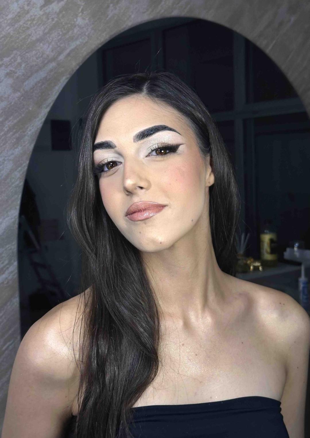 Evels Beauty #nis Make-up / šminkanje Profesionalno šminkanje + veštačke trepavice