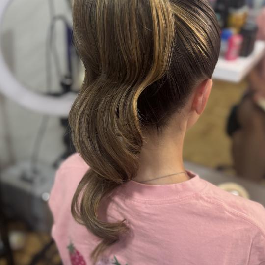 Golden beauty by Mimi #nis Svečane i frizure za svadbu Visoki rep - lokne / talasi