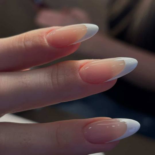 L’Avenue #beograd Izlivanje noktiju Izlivanje noktiju gelom - M dužina