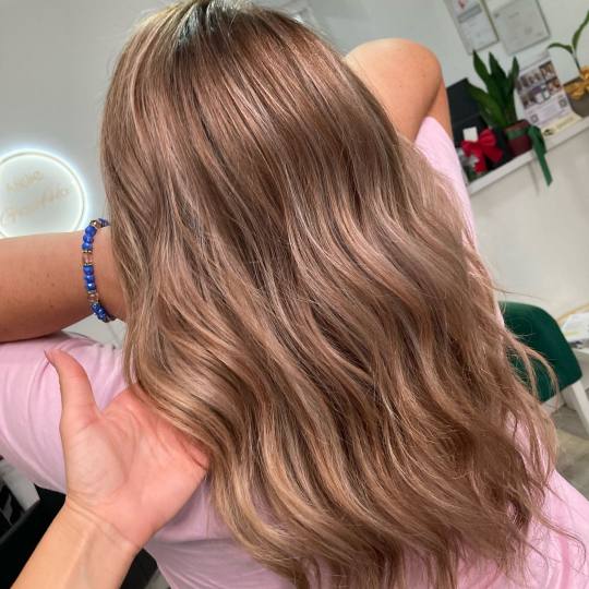 Atelje Glossy Hair #beograd Keratinski tretmani Pramenovi / balayage + Glossy tretman + feniranje - 