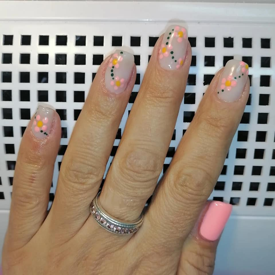 Taci nail art #beograd Korekcija noktiju Korekcija izlivanja / nadogradnje noktiju