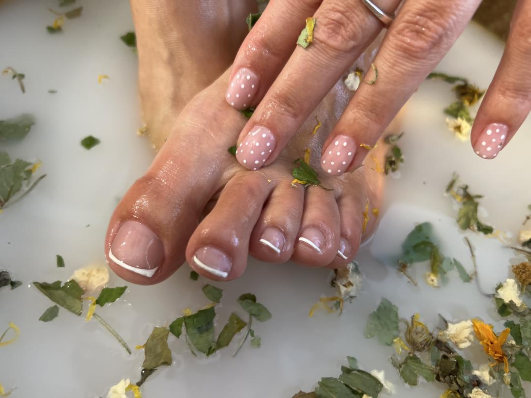 Aparatni pedikir sa profi diskom + gel lak - Pupuxfufu, Beograd Estetski pedikir Nokti Estetski pedikir, Beograd, Banovo brdo