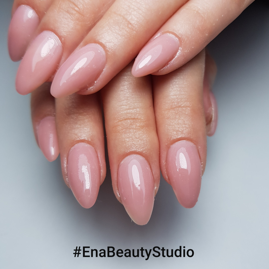 Ena beauty studio #nis Izlivanje noktiju Korekcija M duzine