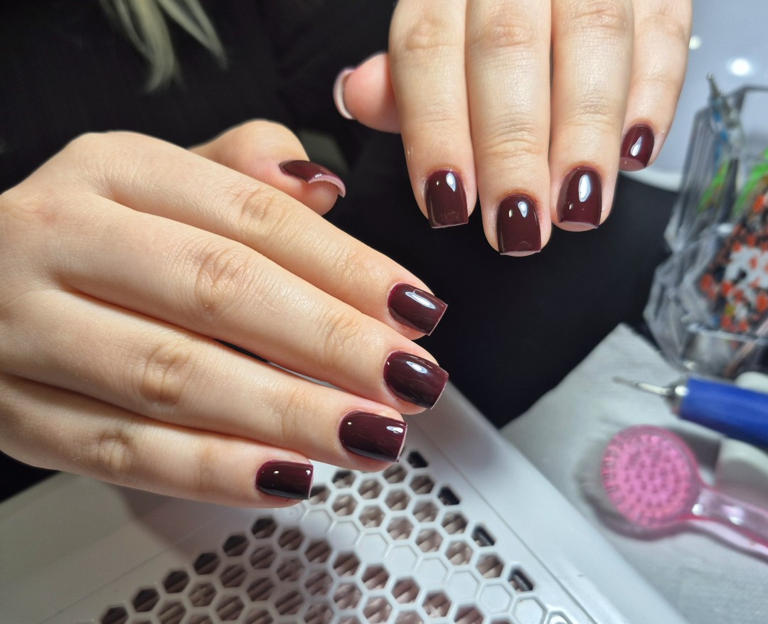 Izlivanje noktiju gelom - S dužina - Krispy tattoo & nails, Beograd Izlivanje noktiju Nokti Izlivanje noktiju, Beograd, Zemun Centar