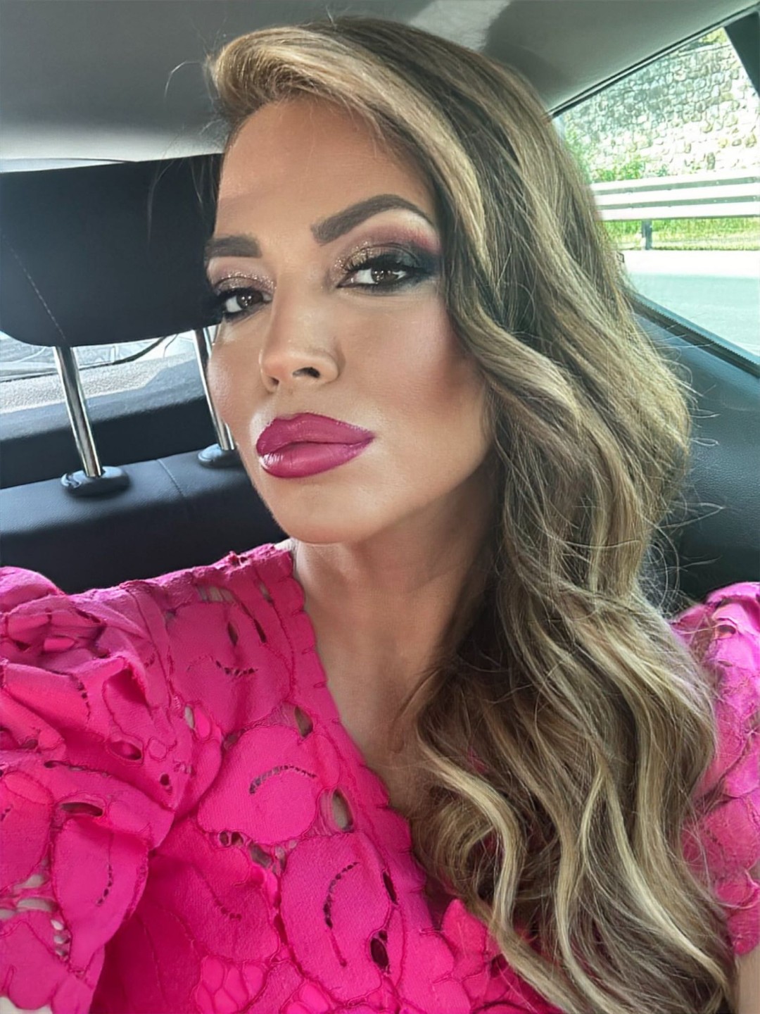 Bibi beauty centar #beograd Make-up / šminkanje Profesionalno šminkanje + veštačke trepavice + svečana frizura