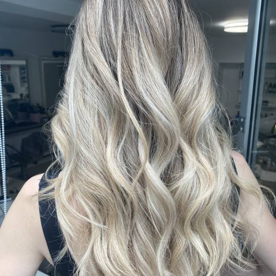 Kalina Beauty #beograd Pramenovi Pramenovi na foliju + preliv + feniranje - duga kosa