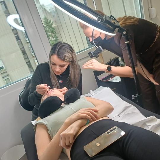 La Hermosa Beauty Studio #beograd Nadogradnja trepavica Edukacija laminacija trepavica Edukacija tra
