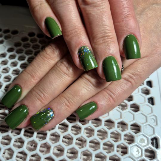 Krispy tattoo & nails #beograd Izlivanje noktiju Izlivanje noktiju gelom - M dužina Zeleni nokti sa