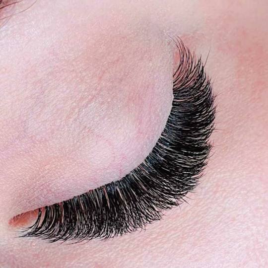 Right Beauty #beograd Nadogradnja trepavica Nadogradnja trepavica - ruski volumen 5D - 8D