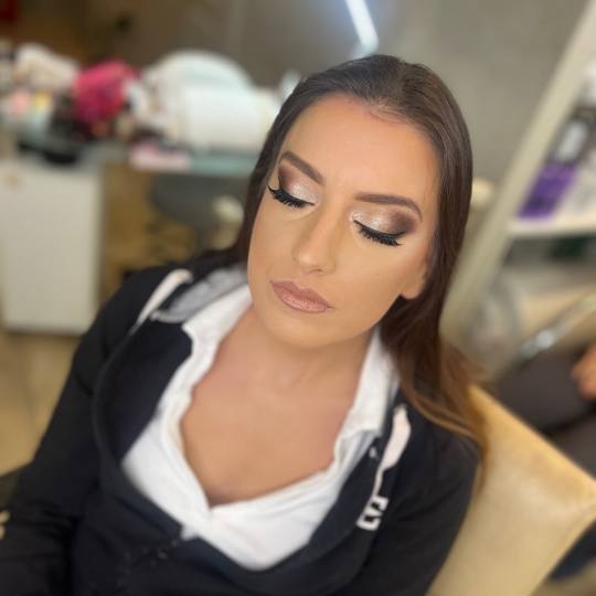 Bibi beauty centar #beograd Make-up / šminkanje Profesionalno šminkanje + veštačke trepavice Smi