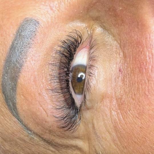 Nini beauty studio #beograd Nadogradnja trepavica Nadogradnja trepavica - mix metoda