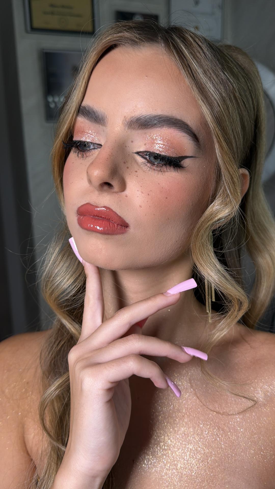 Profesionalno šminkanje + veštačke trepavice - Golden beauty by Mimi, Niš Make-up / šminkanje Lice Make-up / šminkanje, Niš, Pantelej