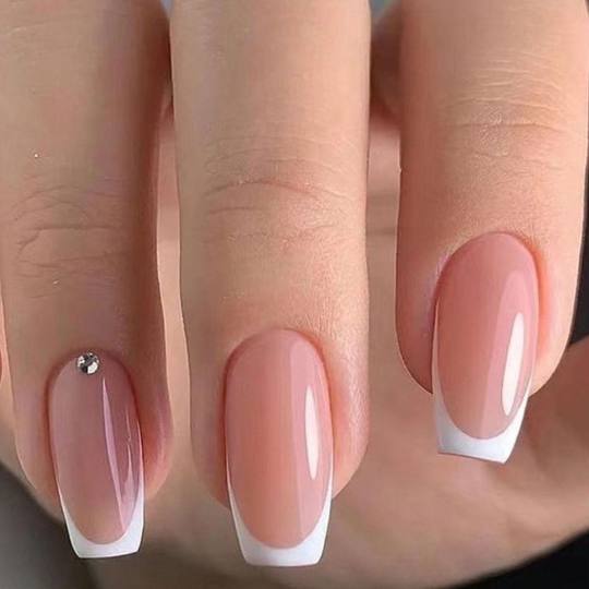 Moon Beauty Bar #beograd Lakiranje noktiju French - dodatak uz uslugu