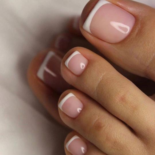 Coco Waterfront #beograd Estetski pedikir Estetski pedikir + gel lak Nežan french pedikir – klasi