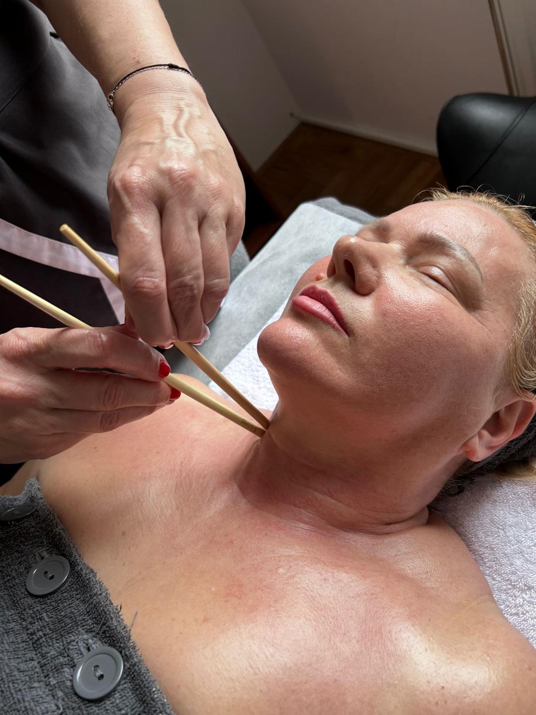 Phyt's tretman - aromalliance anti-age multi-vita - Glow Holistic Studio, Beograd Masaža lica Lice Masaža lica, Beograd, Novi Beograd blokovi, Belville, Savski kej