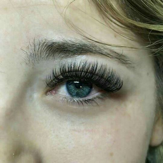 Right Beauty #beograd Nadogradnja trepavica Nadogradnja trepavica - ruski volumen 5D - 8D