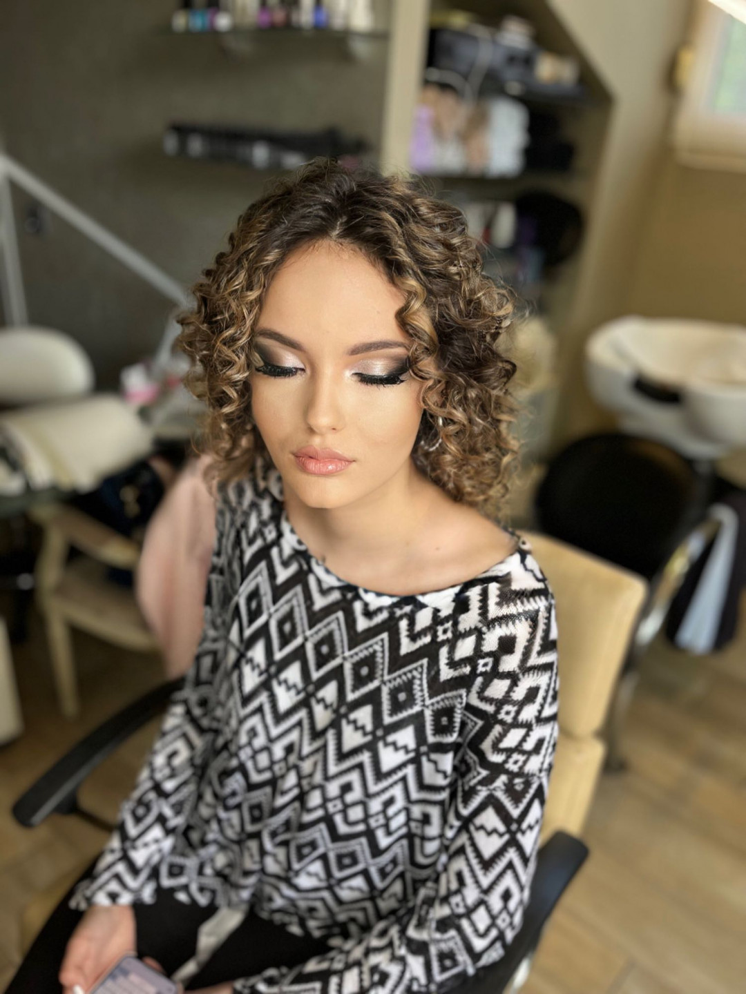 Bibi beauty centar #beograd Make-up / šminkanje Profesionalno šminkanje + veštačke trepavice + svečana frizura
