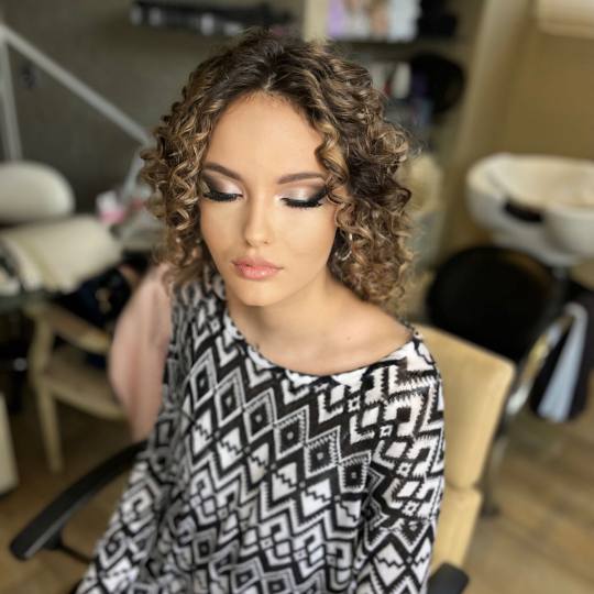 Bibi beauty centar #beograd Make-up / šminkanje Profesionalno šminkanje + veštačke trepavice + s
