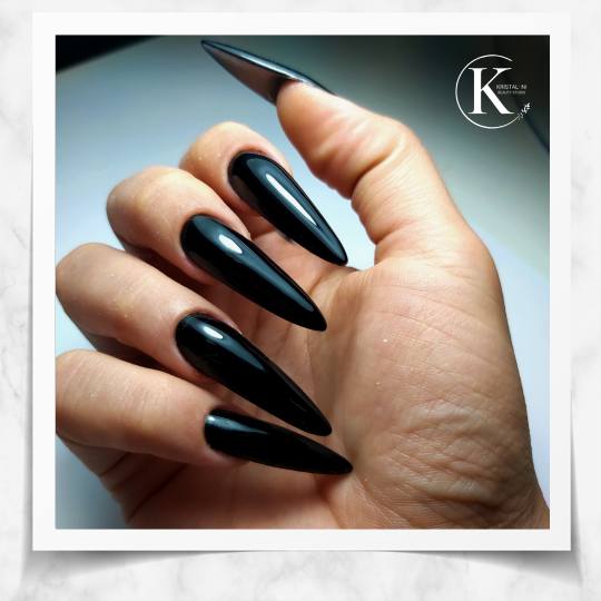 Kristal. NI Beauty Studio #nis Izlivanje noktiju Izlivanje noktiju gelom - S dužina